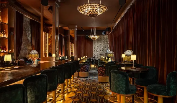 Winnie's Jazz Club：紐約 Refinery Hotel 華麗復刻 1920 年代爵士地下酒吧風華