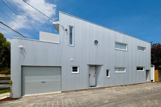 轉折之間的建築詩學：新舊交融的三角畸角住宅新生
