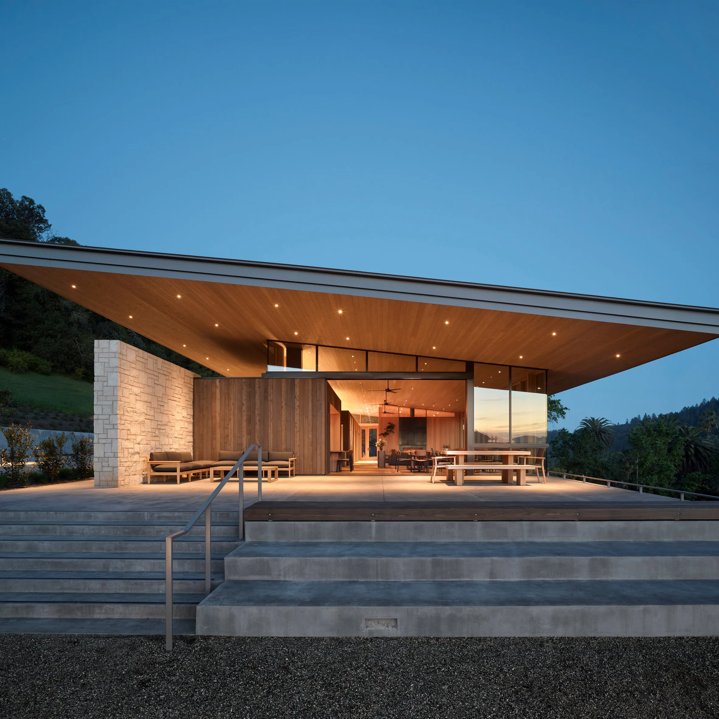 Bohlin Cywinski Jackson 於加州葡萄酒鄉打造悠閒品酩空間，延續土地精神
