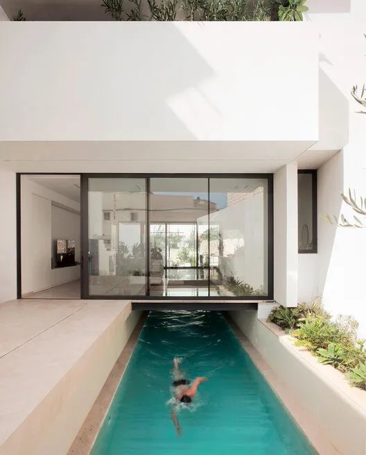Bot-House: A Visionary Transformation of Space and Light