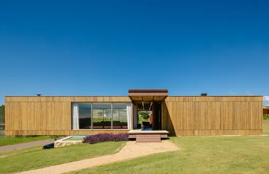 A Bespoke Sanctuary: Crafting Elevated Country Living and Familial Harmony