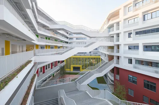 再塑城市教育願景：深圳城中村再生下的未來學校典範