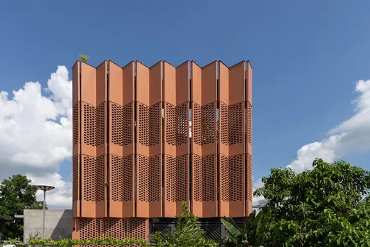 Symbiotic Landscapes: Bridging Urbanity and Tradition in Mao Khe's Evolving Terrain