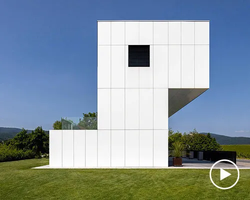 Periscope Optical Logic: A Luminous Lakeside Residence in Poland