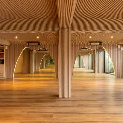 墨西哥城瑜伽會館：Talo Atelier 溫潤木質構築心靈沉靜之境