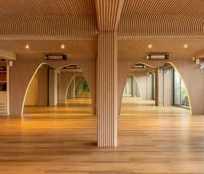 墨西哥城瑜伽會館：Talo Atelier 溫潤木質構築心靈沉靜之境