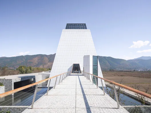 OLI 建築擘劃雲朵酒廠：雲南高原上，地景與釀藝的當代對話