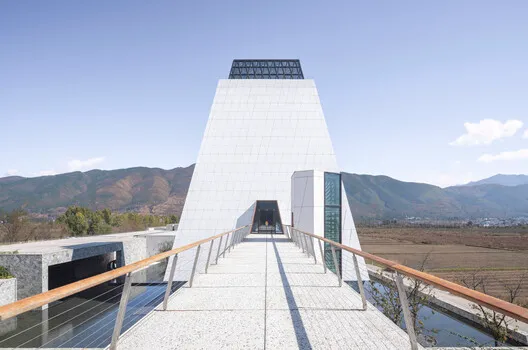 OLI 建築擘劃雲朵酒廠：雲南高原上，地景與釀藝的當代對話