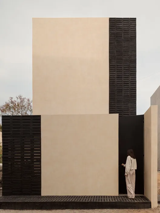 緊湊地塊上的不朽詩篇：Wido Arquitectos 如何在城市中塑立力量與莊重