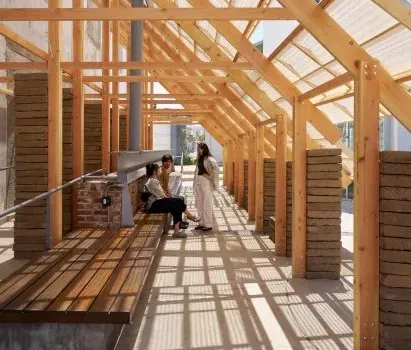 莉茲·加爾維斯：以土磚涼亭重塑洛杉磯的都市舒適與永續降溫策略