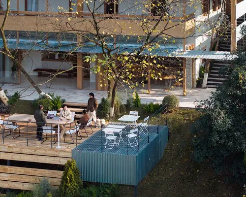 Lakeside Reverie Reimagined: Timber and Wave-like Metal Define Italian Culinary Aesthetics