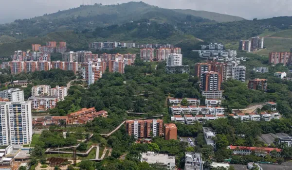 卡利山麓整體廊道：縫合城市與自然的生態復興願景